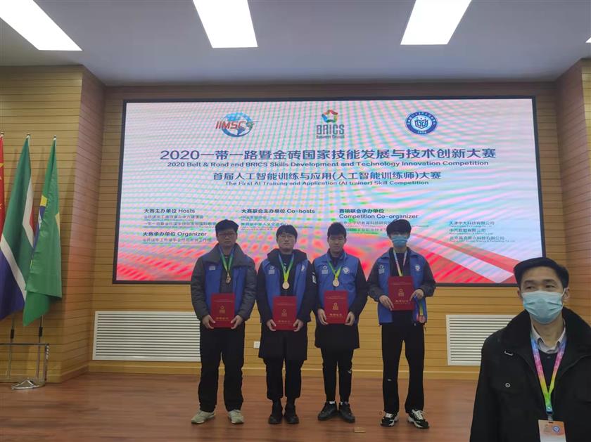 学生获奖1.jpg 学生获奖1.jpg